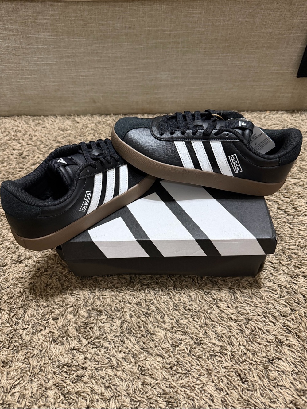 Adidas VL court 3.0 black and white